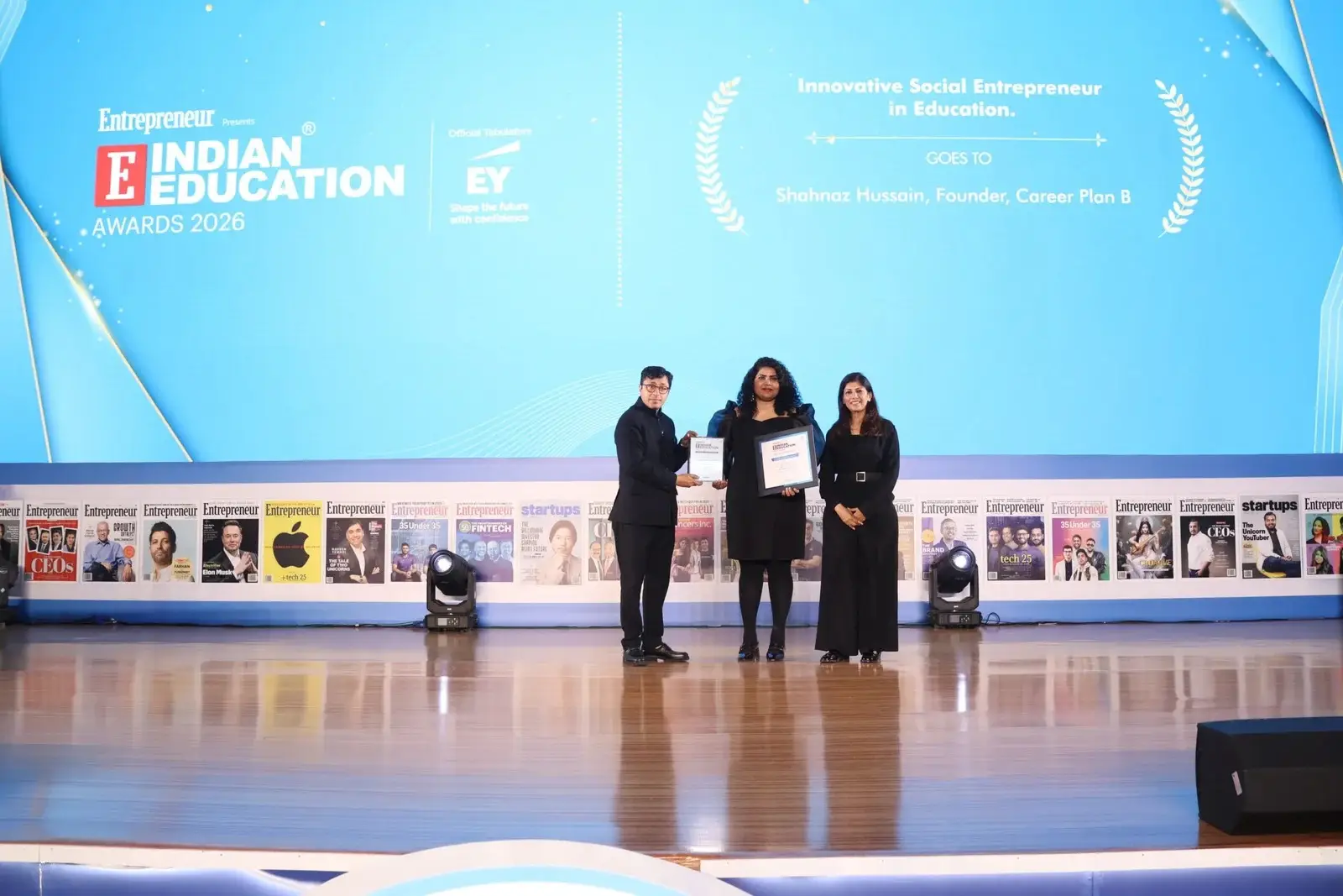 http://Career%20Plan%20B%20founder%20Shahnaz%20Hussain%20receiving%20the%20Innovative%20Social%20Entrepreneur%20in%20Education%20award%20at%20Indian%20Education%20Awards%202026.